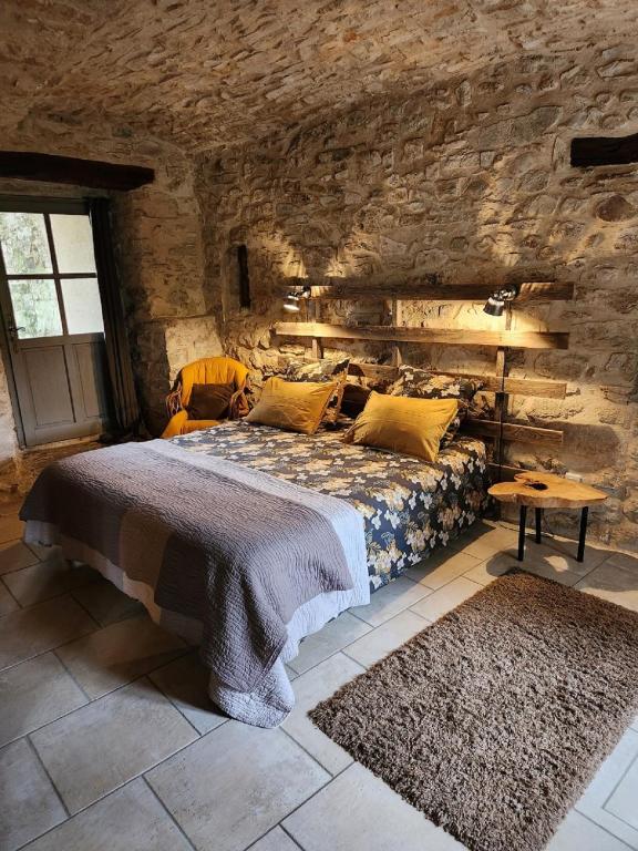Gite de charme 80 m², piscine, proche d'Uzès. - B&B Vézénobres
