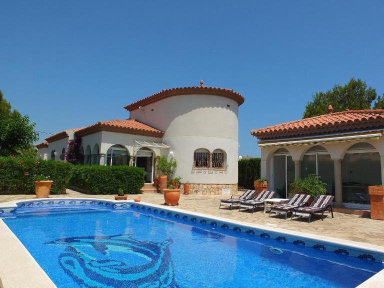 Villa Leonore stunning 2bedroom villa with air-conditioning & private swimming pool - Bed and Breakfast l'Ametlla de Mar