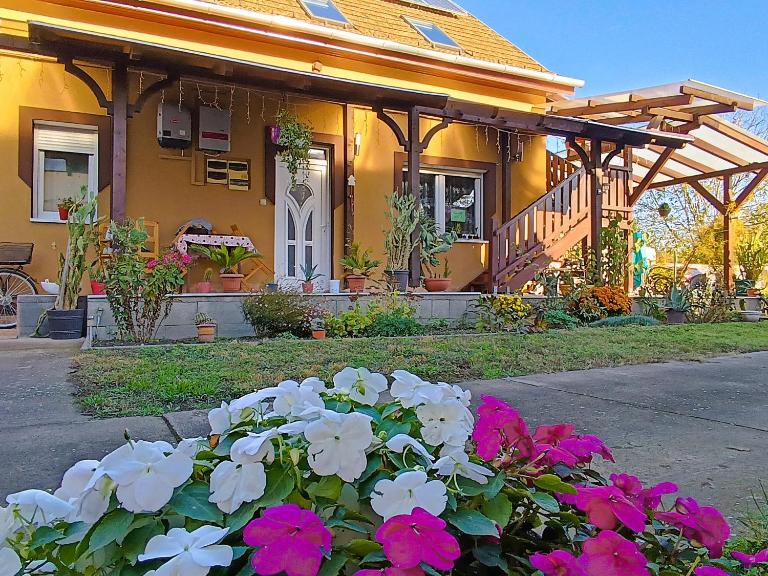 Holt-Tisza Vendégház - B&B Szeged