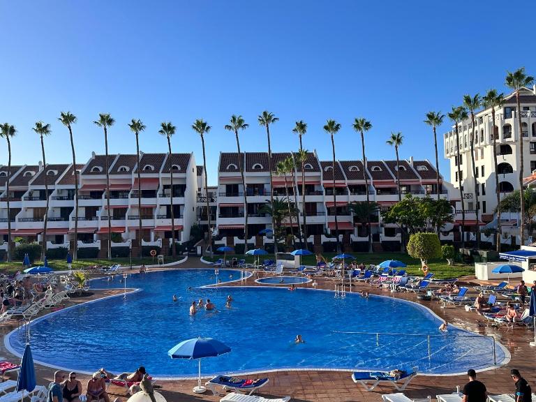Parque Santiago II , renovated, ocean view, heated swimming pool ! - B&B Playa de las Américas