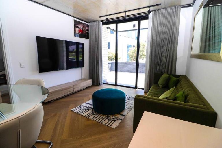 Modern apartment in Century City - Chambres d'hôtes Le Cap