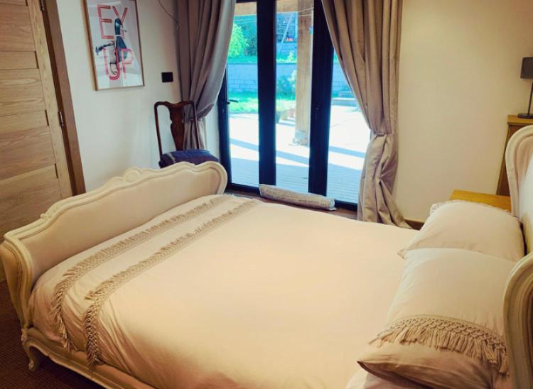 Annie the Annex, A self contained home from home fully equipped space with street parking - Chambres d'hôtes Ilkeston