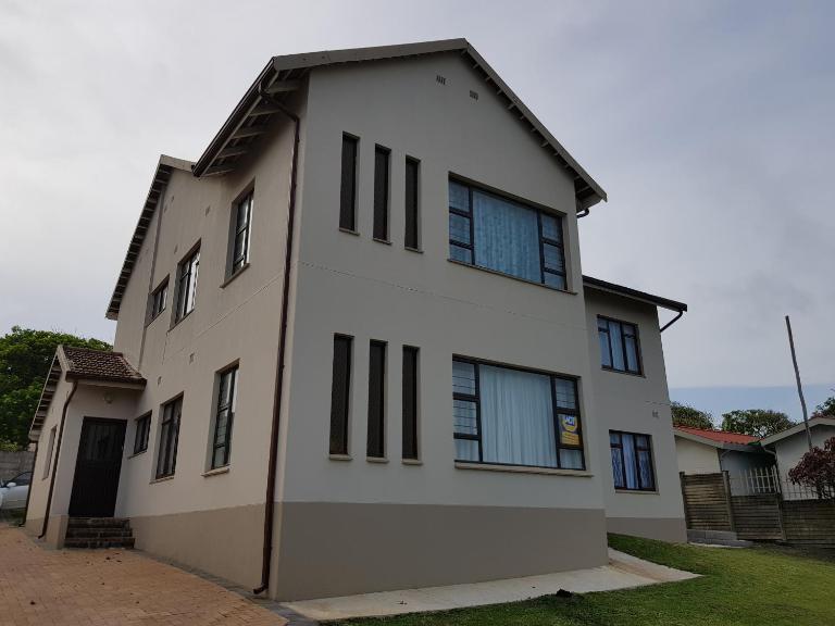 Pierlynne Bottom - B&B Uvongo Beach