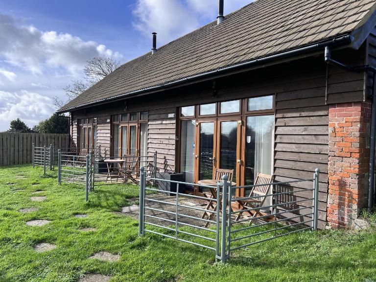 Poachers Hut 1-Bed Cottage Sleeps 2 Pet Friendly - B&B Shorwell