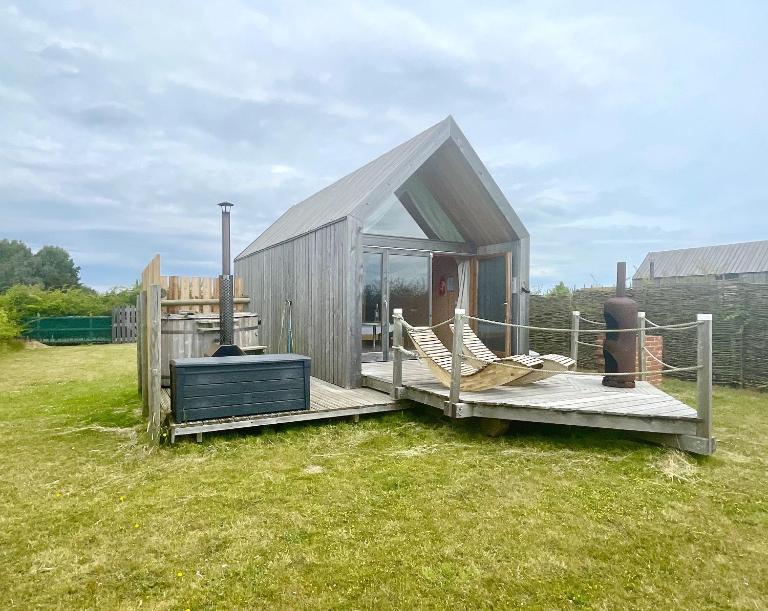 Lushna 12 Lux at Lee Wick Farm Cottages & Glamping - Bed and Breakfast Clacton-on-Sea