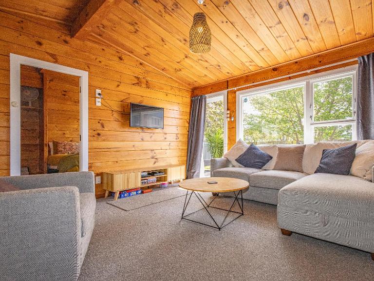 Kaka Retreat - Taupo Holiday Home - B&B Taupo