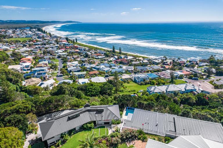 Wave Hill and The Pool House - B&B Lennox Head