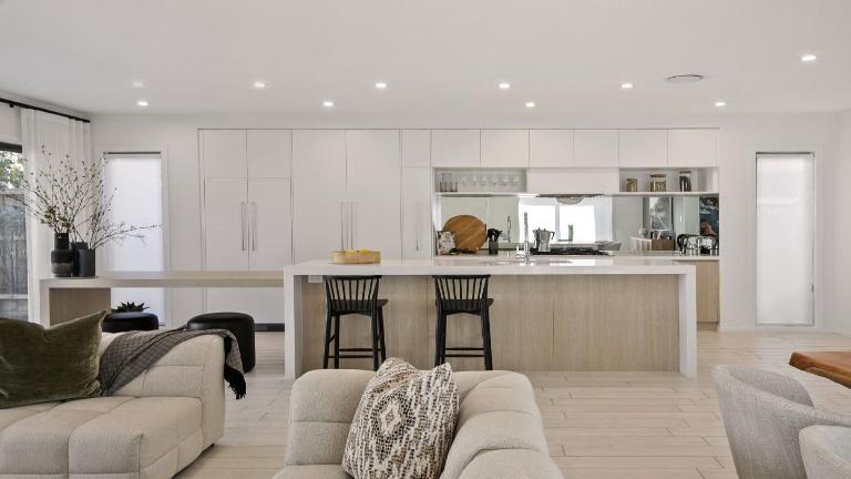 Lux Beach House at Merewether - B&B Merotherie