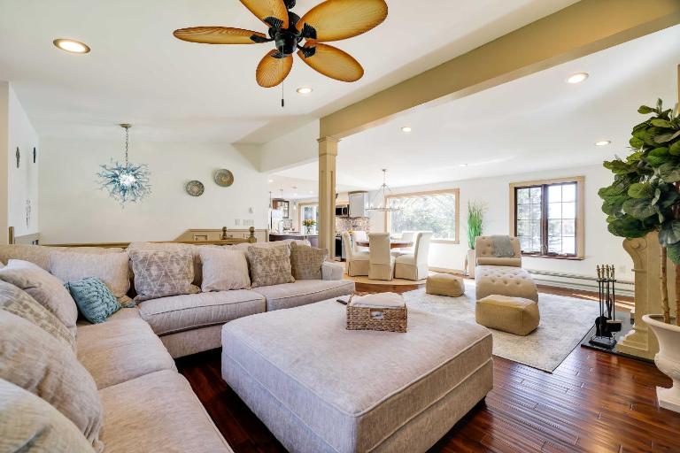 11 Mi to Slopes! Poconos Lake House w/ Beach - B&B Pocono Summit