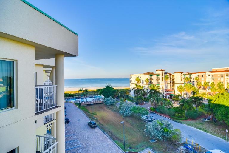 Ocean View: Top-Floor Sunset Vistas Condo! - Ferienwohnung St. Pete Beach