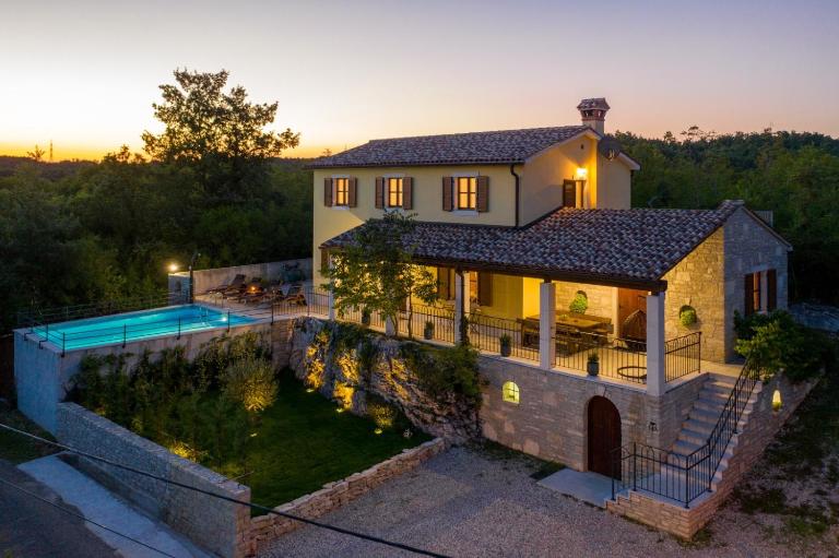 Villa Gogli with private pool in Rabac Labin - B&B Nedeščina