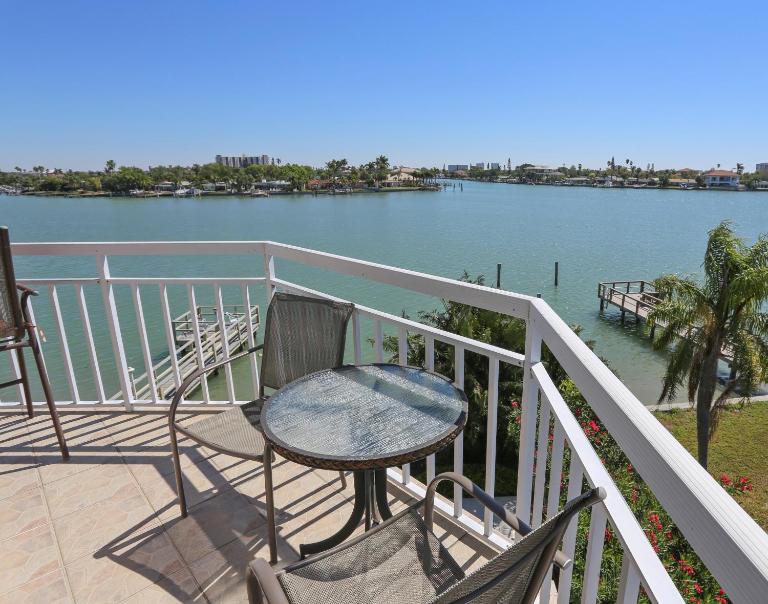 Amadeus 10 - Bed and Breakfast St. Pete Beach
