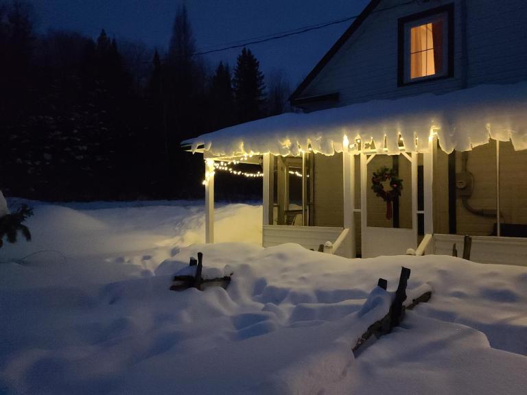 Chalets NABU La Sacacomie - Rivière - Billard - B&B Saint-Alexis-des-Monts