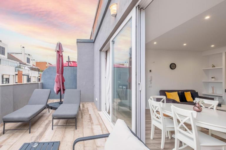 Modern Penthouse with Private Terrace - B&B Valencia