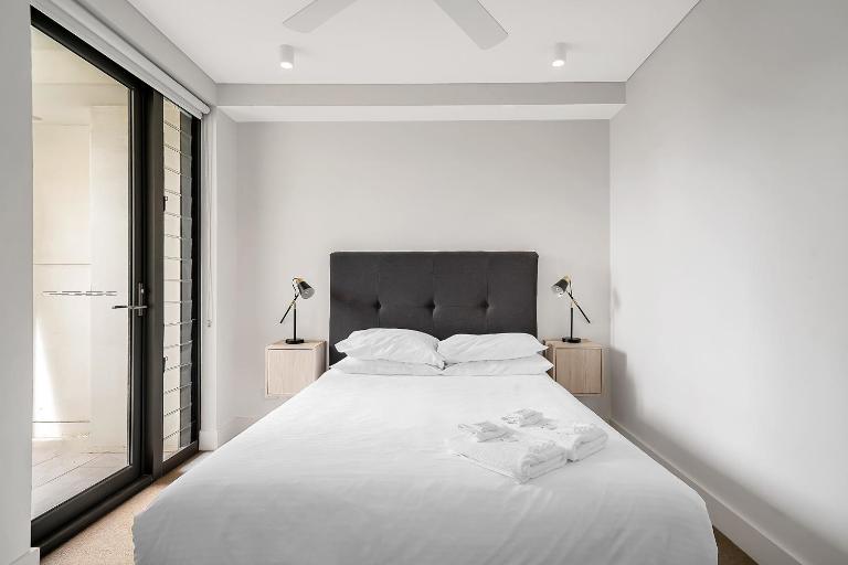 Stylish 2BR Top-Level Unit with Lift near Bondi Beach - B&B Sydney