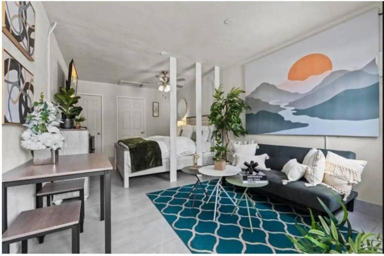 Inviting Oasis - Cozy, Spotless, and Comfortable Room - B&B Pahokee