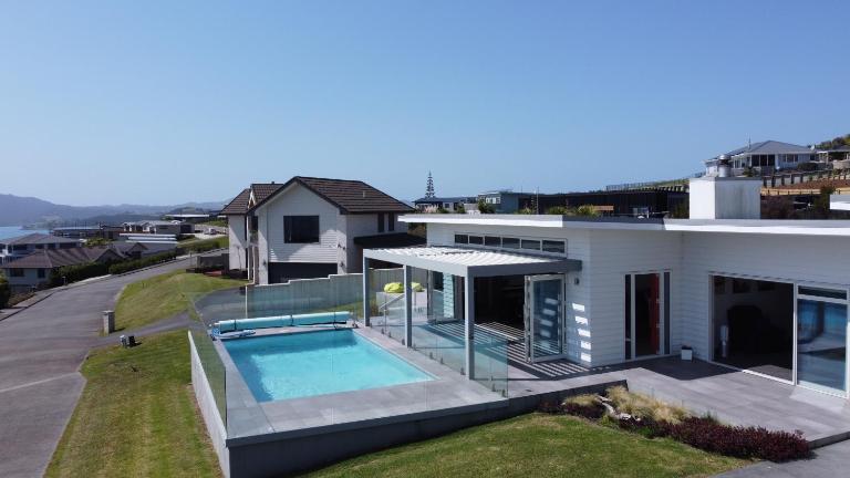 Eagle View - B&B Cable Bay