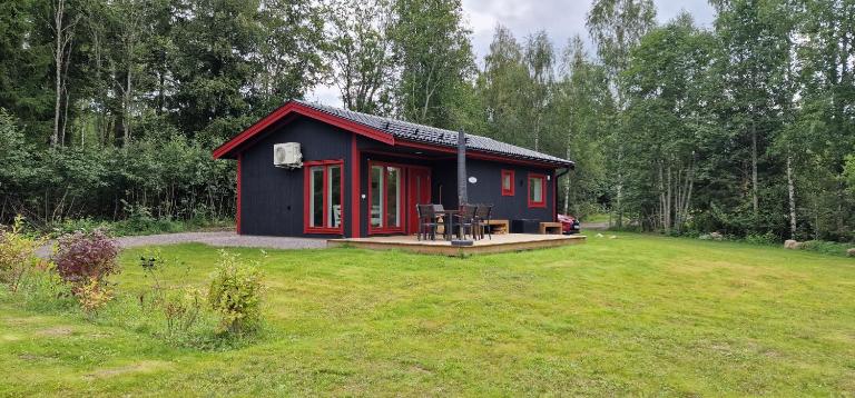 Nygård Cabins - brandnew, fully equipped home in nature - B&B Sunne