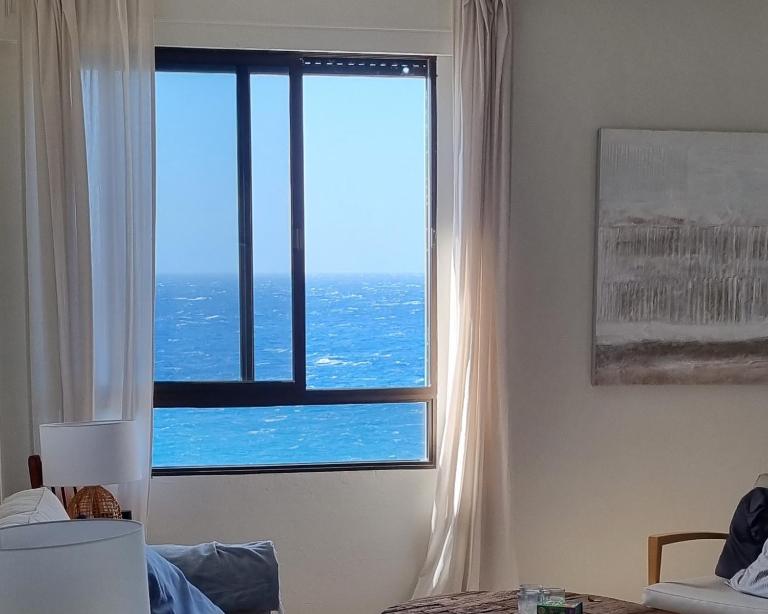 'Dos Sirenas' Oceanfront Home - B&B Los Abrigos