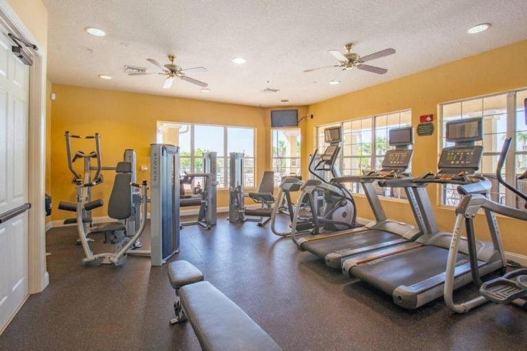 Spacious 3BR condo in Orlando, perfect for families, near attractions. - B&B Orlando