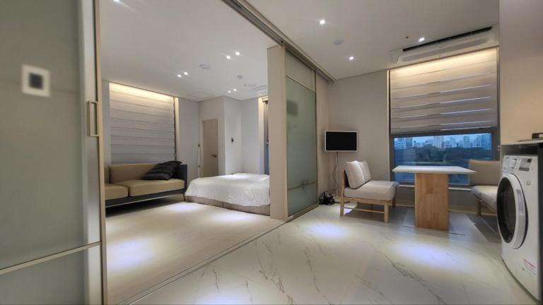2023 New build, Super neat Full Option - B&B Seoul