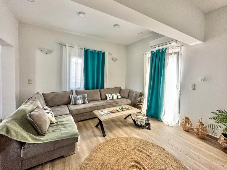 4-Bedroom Prestige Apartment Rhodes near Old Town - Chambres d'hôtes Rhodes