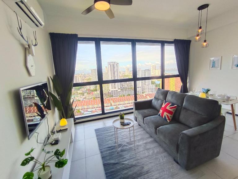 Infinity Pool, Georgetown, Up to 11 Pax, 2 Bedrooms, 2 Bathrooms, 2 Car Parks by Star Home - B&B Jelutong