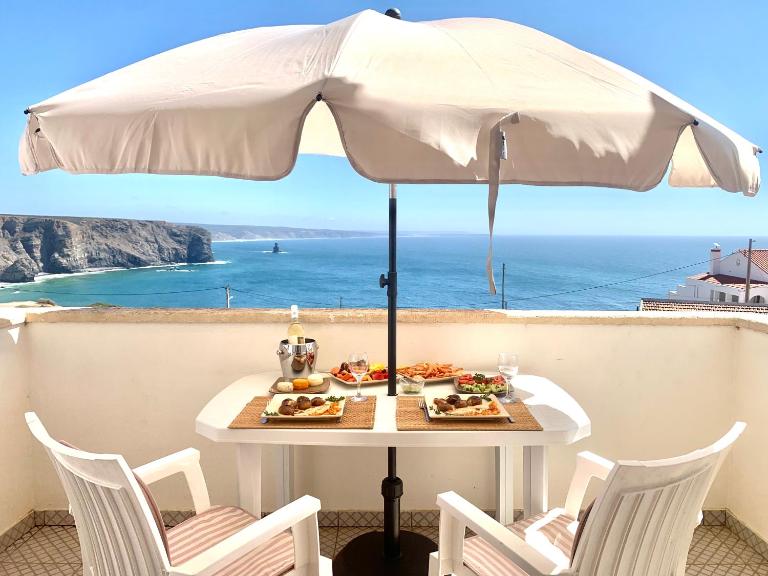 Apartment Praia Arrifana with BALCONY and SEA VIEW - B&B Aljezur