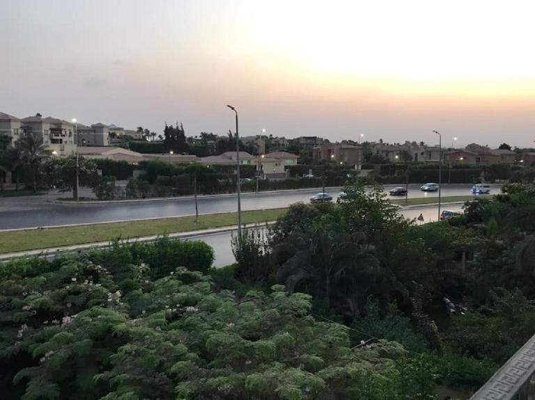 Choueifat - Katameya heights 5th settlement, 3 double bedrooms entire apartment - Bed and Breakfast Caïro