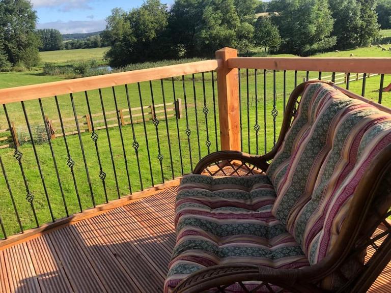 Lakeside Loft - Bed and Breakfast Hereford