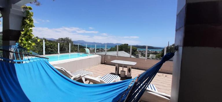 CASA COM PISCINA e VISTA PARA O MAR - Porto Belo-SC Bombinhas-SC - B&B Porto Belo