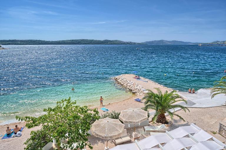 Livingstone Beach House - B&B Traù