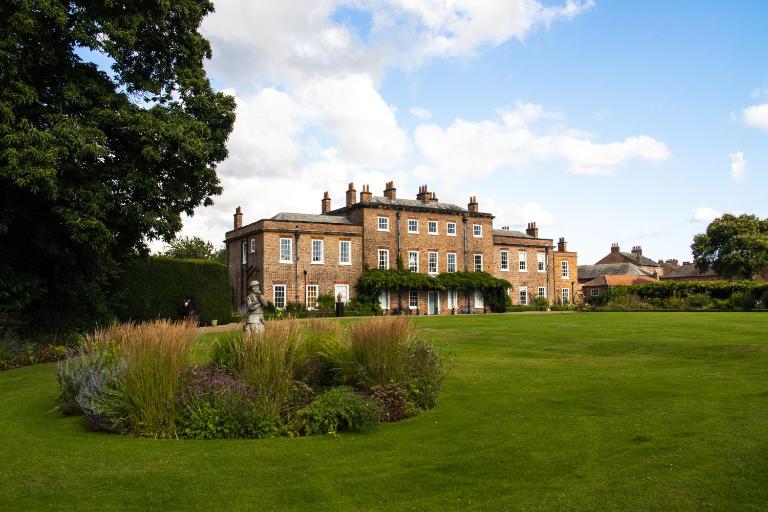 Thirsk Hall South Wing, North Yorkshire - Bed and Breakfast Thirsk