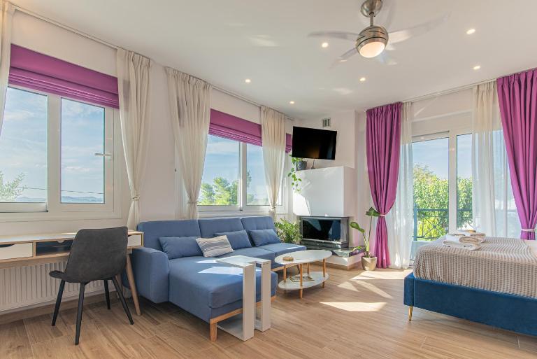Levada Apartment - Hellenic Apartments Avlona - Bed and Breakfast Avlónas