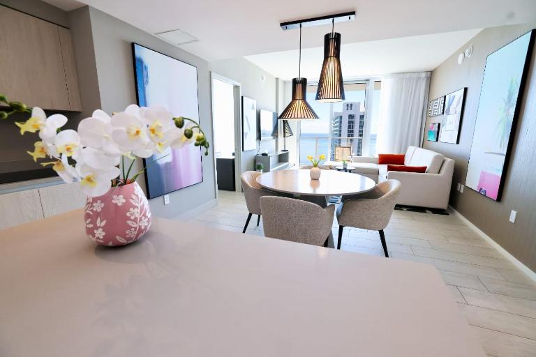 Diamond In The Sky - Bed and Breakfast Hollywood