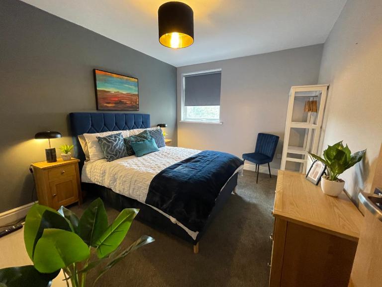 5- Large 1 bed Apartment- West Midlands - B&B Lower Gornal