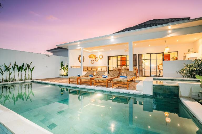 Villa L at Seseh - 2BR Private Luxury Oasis next to the Beach - B&B Canggu