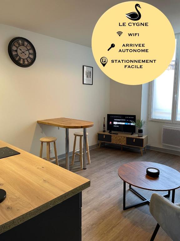 T2 face gare SNCF Appart Hotel le Cygne 1 - B&B Bourges