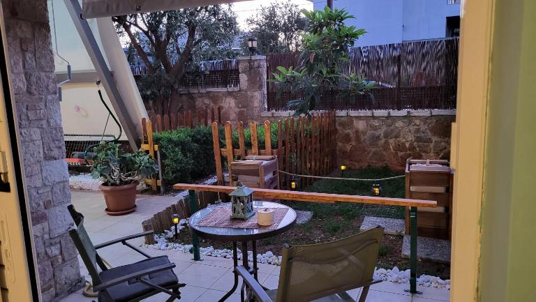 M&M Airport stop Garden Apartment - B&B Spata