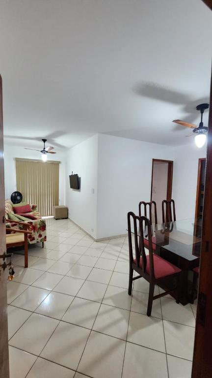 Apartamento Praia Grande Ubatuba 100 metros da praia ótima localização - B&B Ubatuba