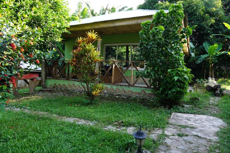 Cocoa Village Guesthouse - B&B Obo