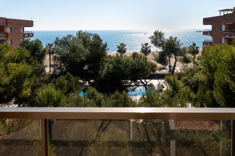 AT049 Els Pins, primera línea de la playa con piscina y barbacoa - Chambres d'hôtes Torredembarra