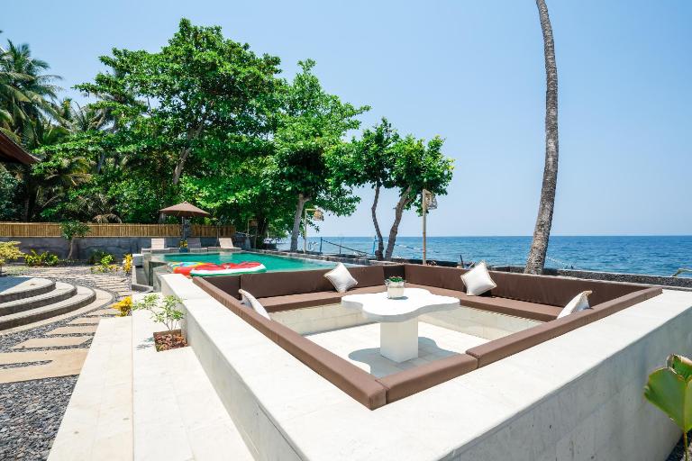 Bali Taoka Beach Villa - B&B Singaraja