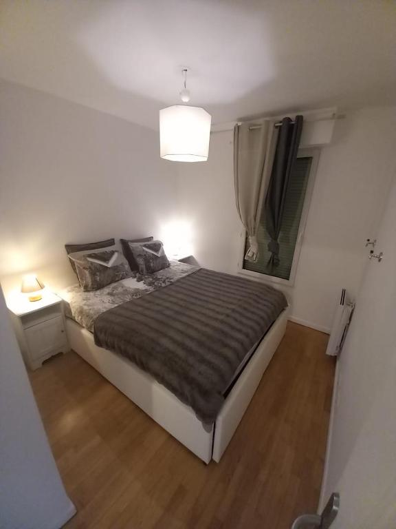 COSY PARIS WITH BALCONY - Ferienwohnung Issy-les-Moulineaux
