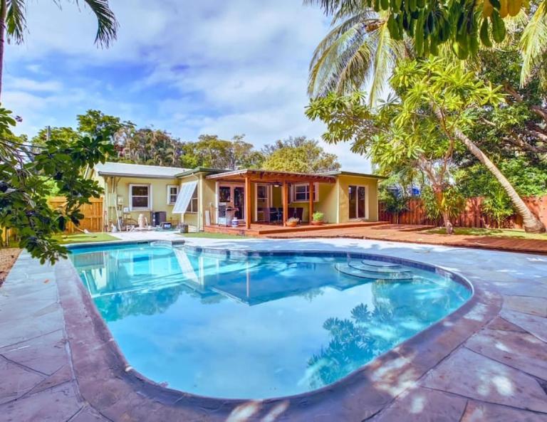 Tranquil Poolside Bliss Pergola Deck Turf Yard - Ferienwohnung Fort Lauderdale