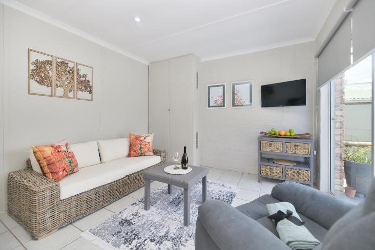 Land's Edge Eco Friendly Cottages and Apartments - B&B Struisbaai