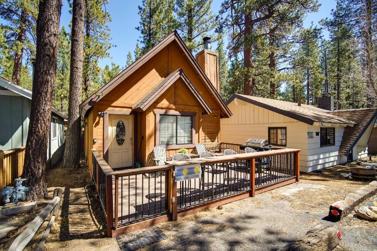 < 3 Mi to Lake: 'Goldilodge' Big Bear Lake Cabin - B&B Big Bear Lake