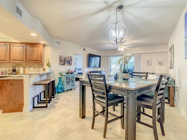 Beautifully Updated 22 Oceanwalk Condo nestled up nest to the estuary in building 18. OW18-202 - B&B New Smyrna Beach
