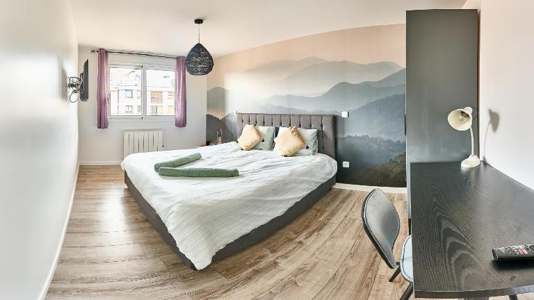 Éclat Doré Bondy Suites Free Parking - Bed and Breakfast Bondy