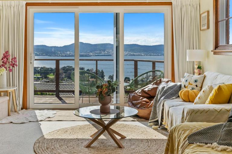 Panorama Magic - A Sandy Bay Family Escape - B&B Suntop